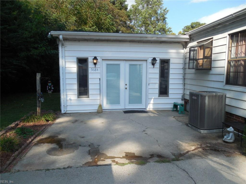 Photo 18 of 24 residential for sale in Gloucester County virginia