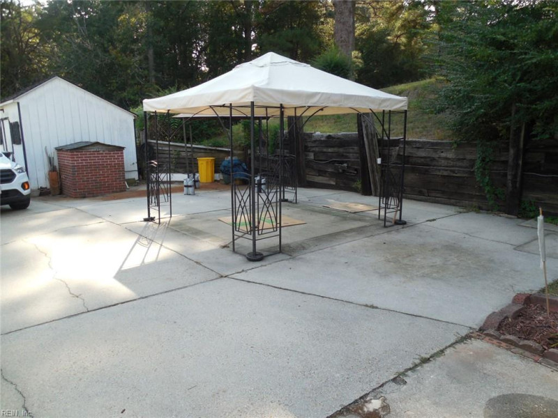 Photo 20 of 24 residential for sale in Gloucester County virginia