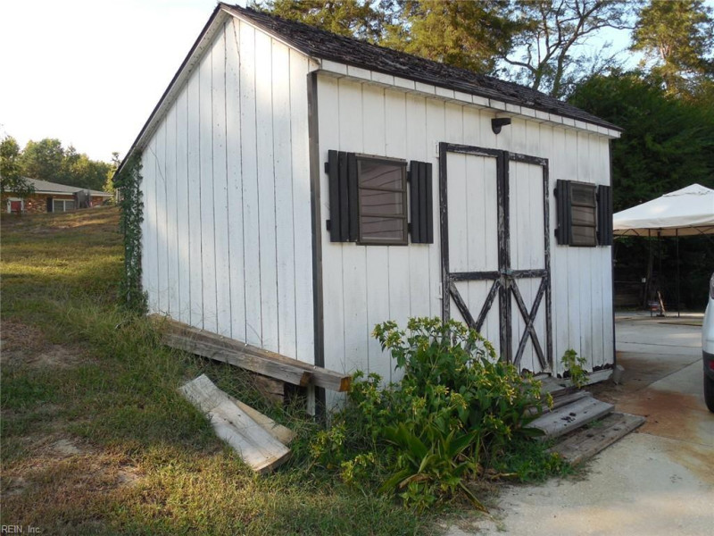 Photo 22 of 24 residential for sale in Gloucester County virginia