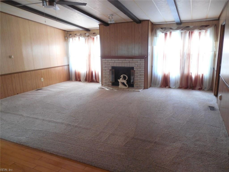 Photo 4 of 24 residential for sale in Gloucester County virginia