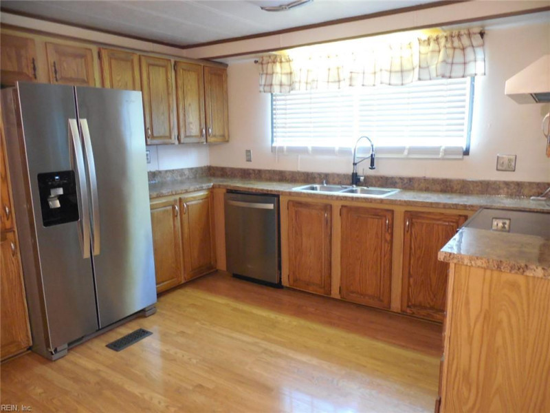 Photo 6 of 24 residential for sale in Gloucester County virginia