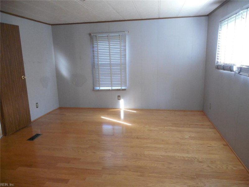 Photo 9 of 24 residential for sale in Gloucester County virginia