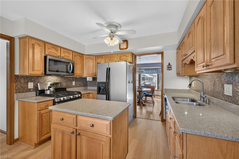 Photo 10 of 37 residential for sale in Virginia Beach virginia