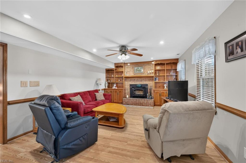 Photo 14 of 37 residential for sale in Virginia Beach virginia