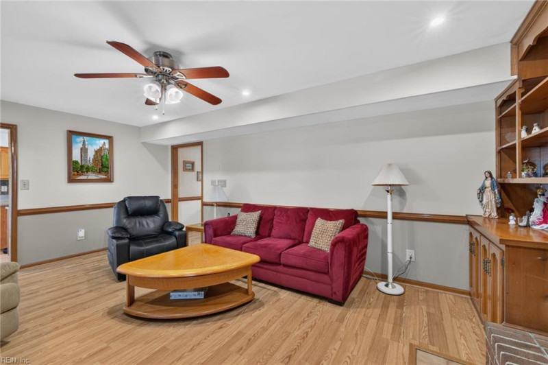 Photo 16 of 37 residential for sale in Virginia Beach virginia
