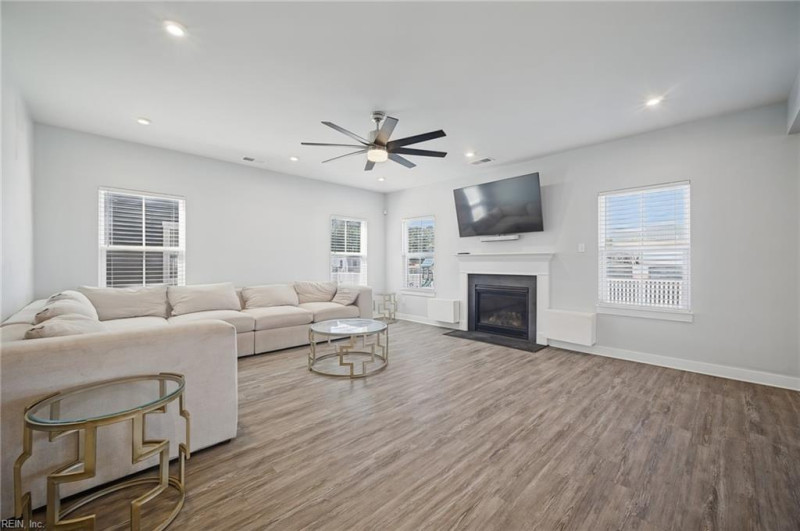 Photo 7 of 48 residential for sale in Chesapeake virginia