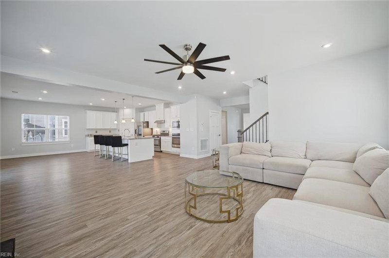 Photo 9 of 48 residential for sale in Chesapeake virginia