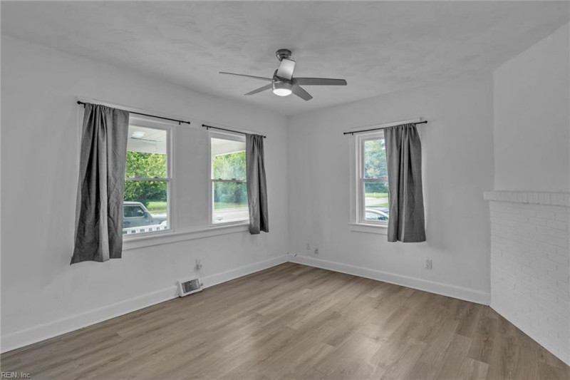 Photo 10 of 49 residential for sale in Portsmouth virginia