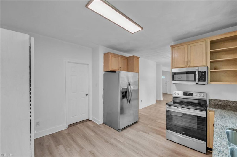 Photo 23 of 49 residential for sale in Portsmouth virginia
