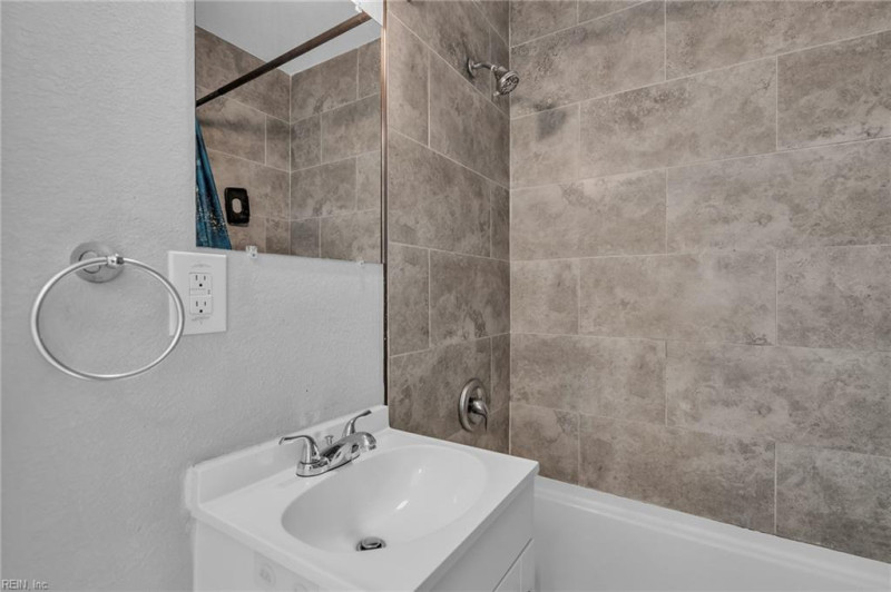 Photo 31 of 49 residential for sale in Portsmouth virginia