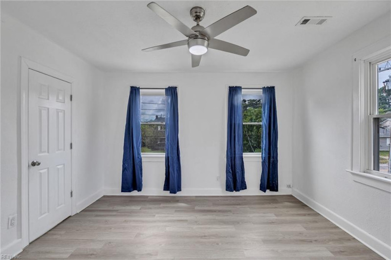 Photo 35 of 49 residential for sale in Portsmouth virginia