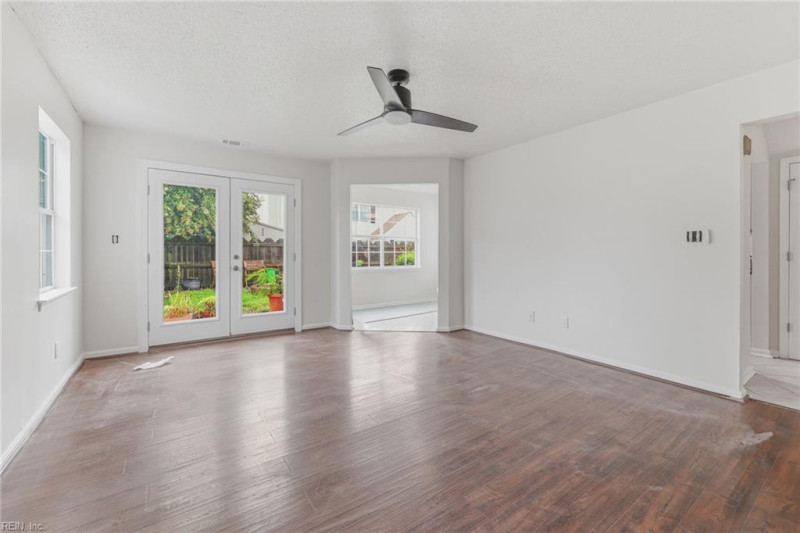 Photo 14 of 39 residential for sale in Virginia Beach virginia