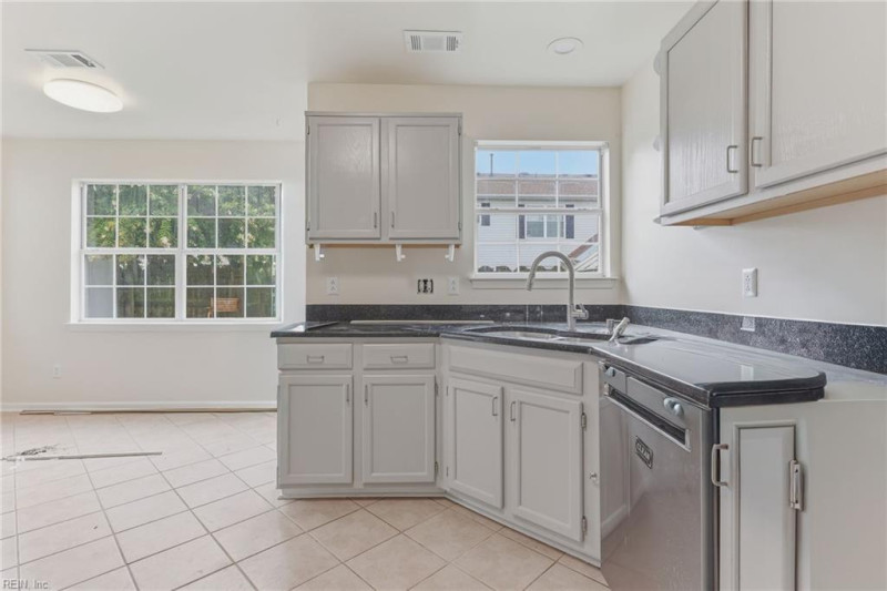 Photo 5 of 39 residential for sale in Virginia Beach virginia