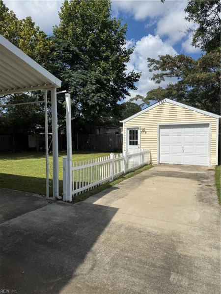 Photo 3 of 12 residential for sale in Chesapeake virginia Photo 3 of 12 residential for sale in Chesapeake virginia