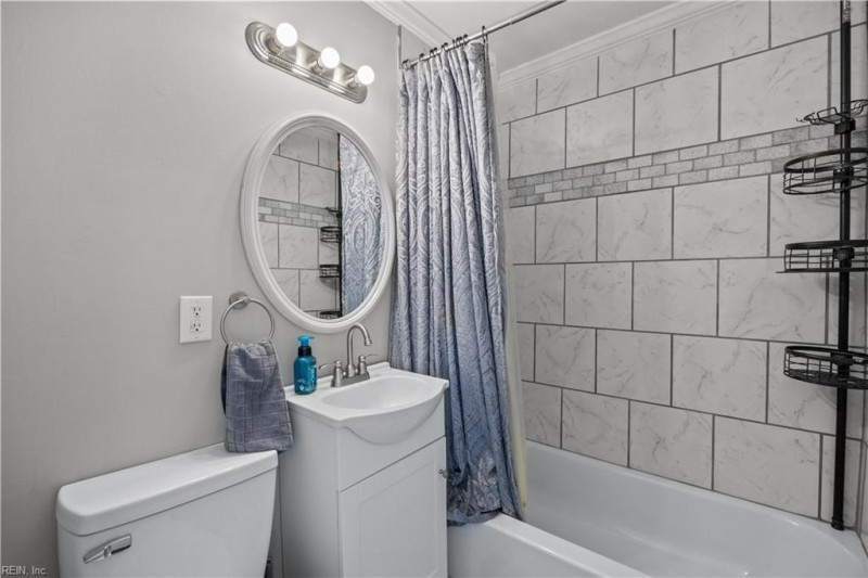 Photo 14 of 25 residential for sale in Portsmouth virginia