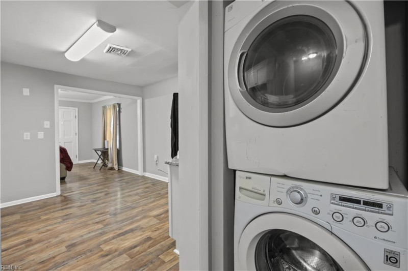 Photo 16 of 25 residential for sale in Portsmouth virginia