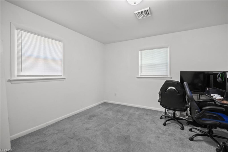 Photo 17 of 25 residential for sale in Portsmouth virginia