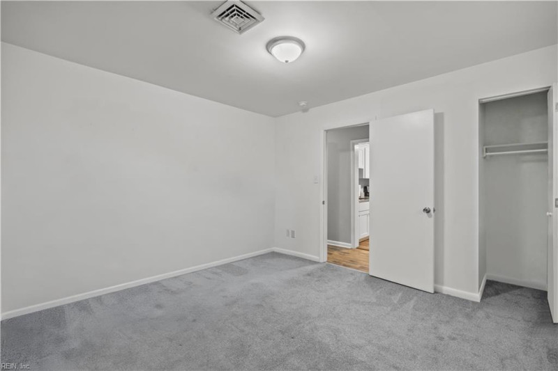 Photo 18 of 25 residential for sale in Portsmouth virginia