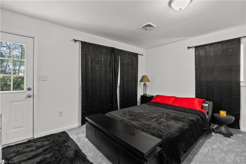 Photo 19 of 25 residential for sale in Portsmouth virginia