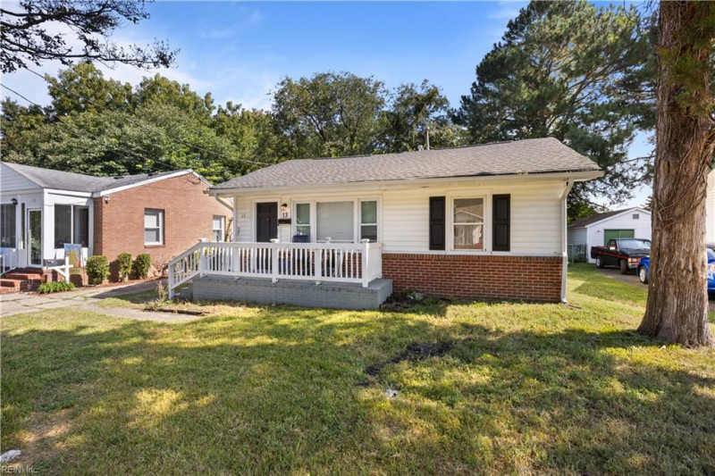 Photo 3 of 25 residential for sale in Portsmouth virginia