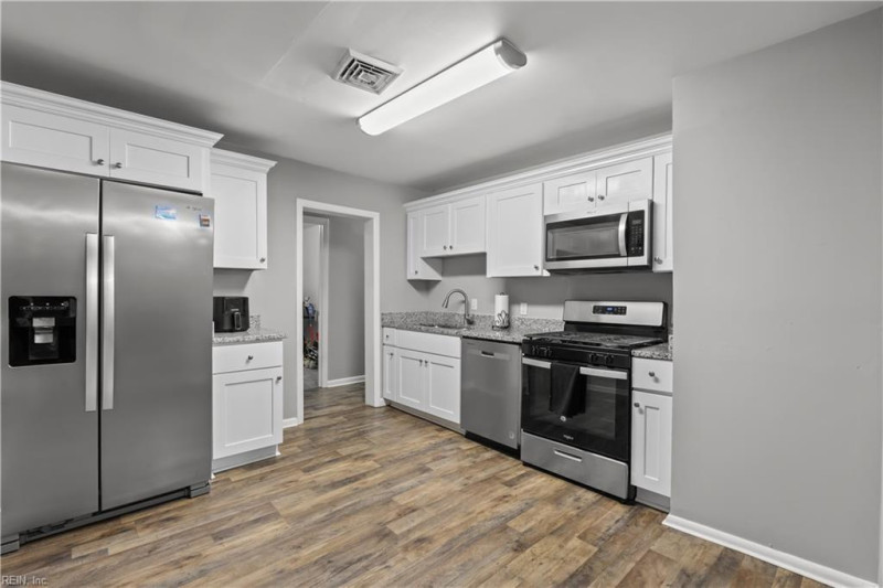 Photo 4 of 25 residential for sale in Portsmouth virginia