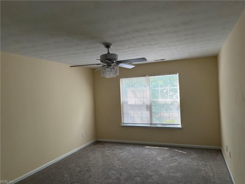 Photo 11 of 19 residential for sale in Chesapeake virginia