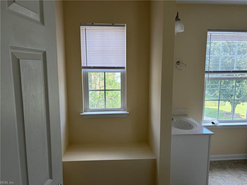 Photo 12 of 19 residential for sale in Chesapeake virginia