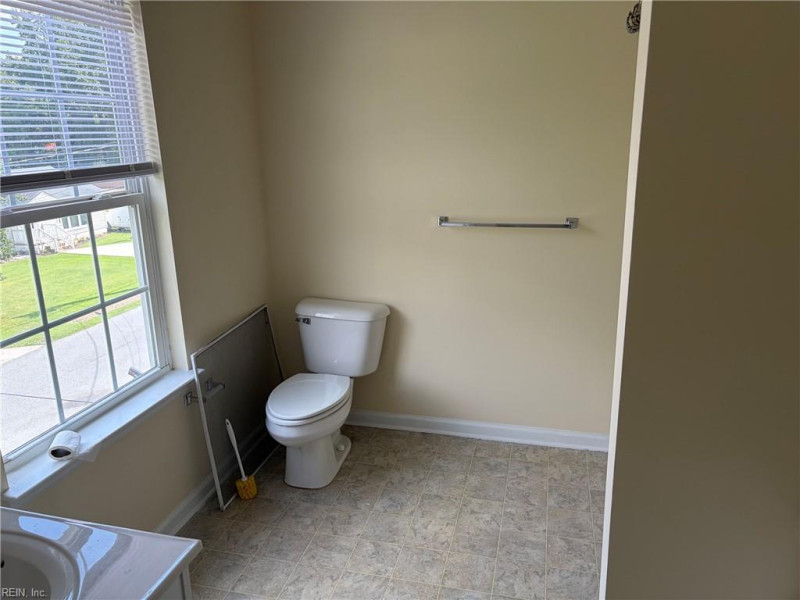 Photo 13 of 19 residential for sale in Chesapeake virginia