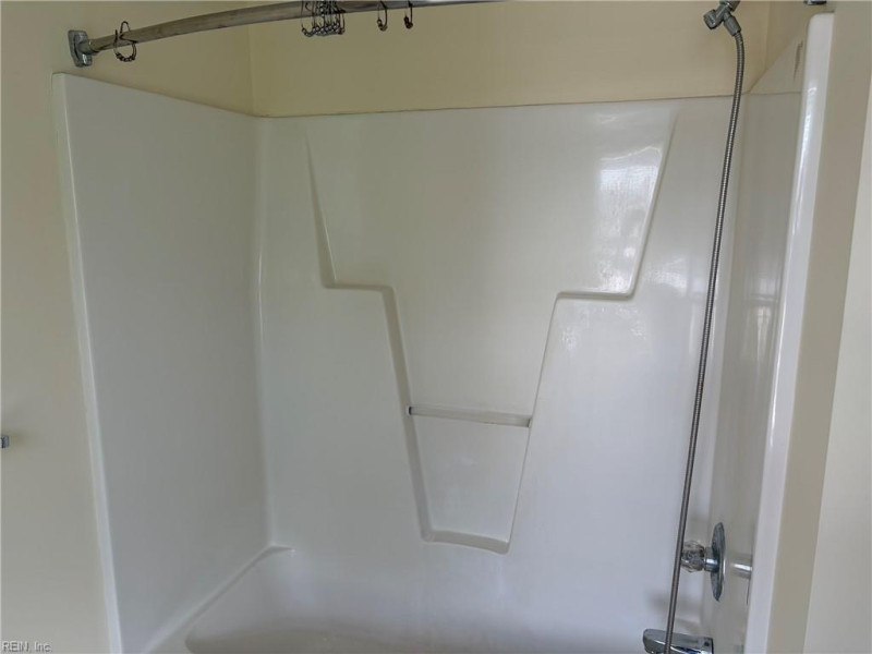 Photo 14 of 19 residential for sale in Chesapeake virginia