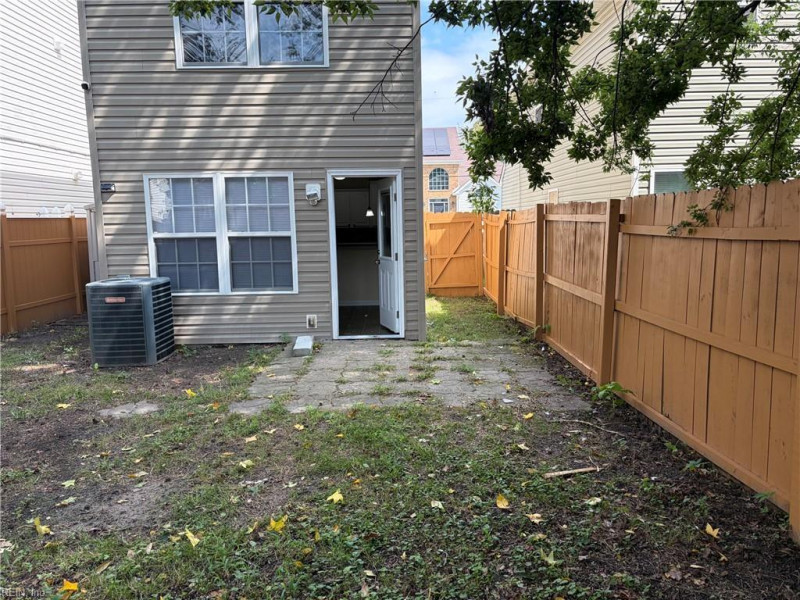Photo 18 of 19 residential for sale in Chesapeake virginia