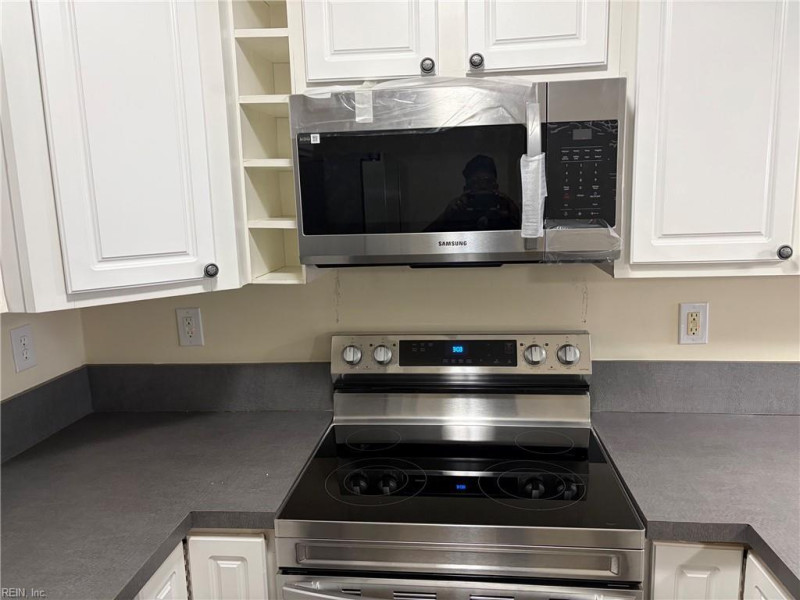 Photo 2 of 19 residential for sale in Chesapeake virginia