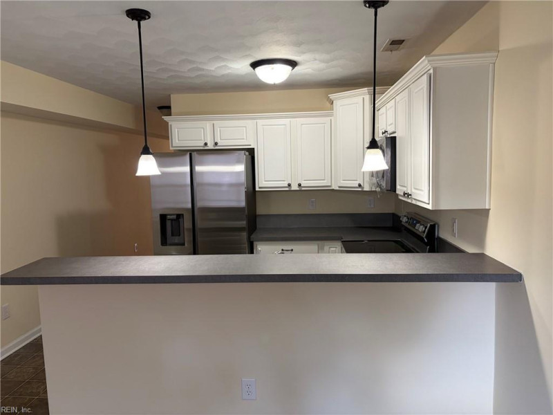 Photo 4 of 19 residential for sale in Chesapeake virginia