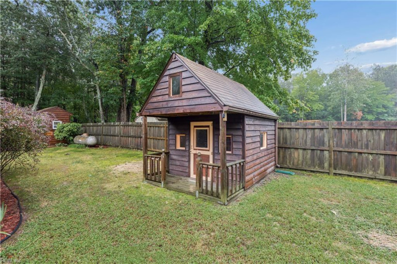 Photo 13 of 50 residential for sale in Gloucester County virginia