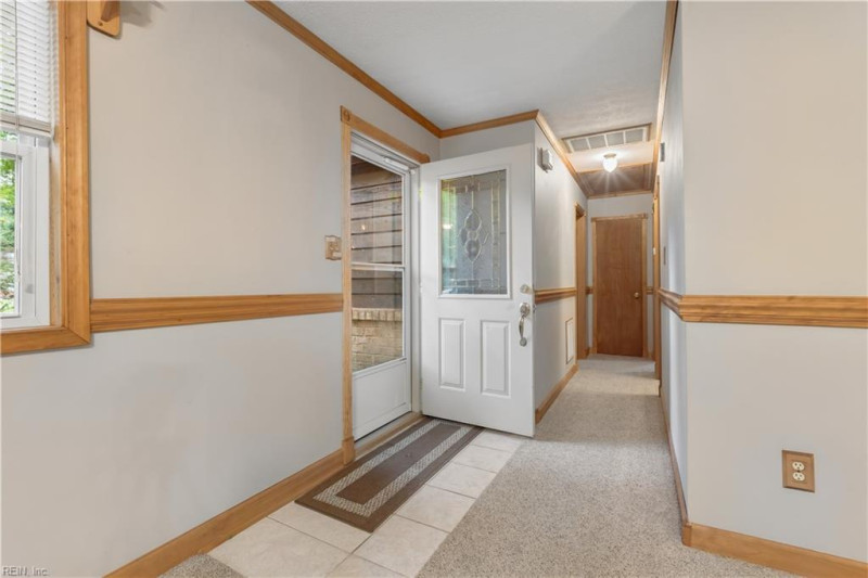 Photo 17 of 50 residential for sale in Gloucester County virginia