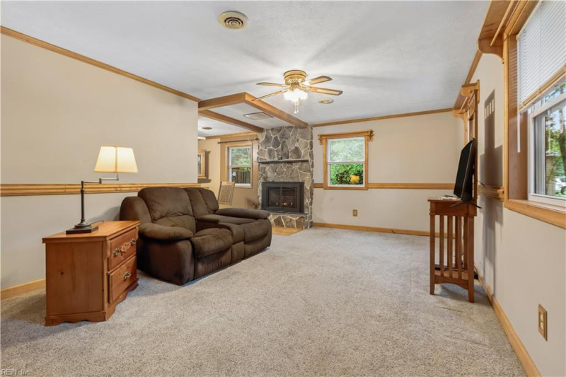 Photo 18 of 50 residential for sale in Gloucester County virginia