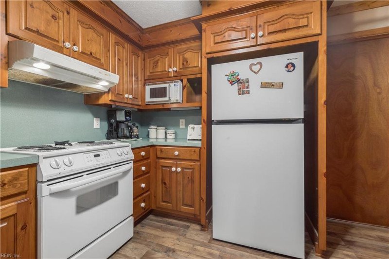 Photo 28 of 50 residential for sale in Gloucester County virginia