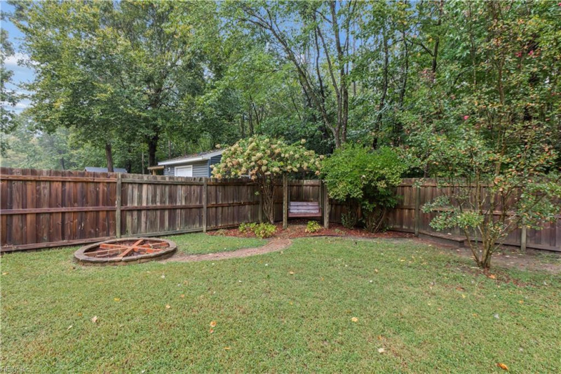 Photo 9 of 50 residential for sale in Gloucester County virginia