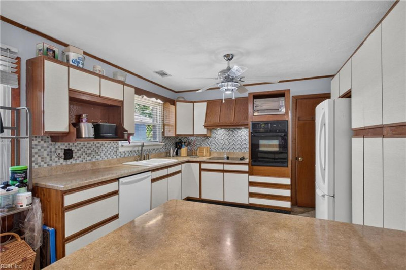 Photo 6 of 21 residential for sale in Virginia Beach virginia
