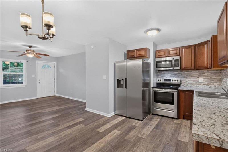Photo 11 of 27 residential for sale in Hampton virginia