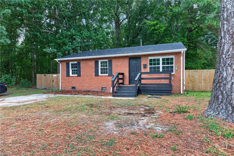 Photo 3 of 27 residential for sale in Hampton virginia
