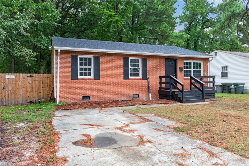 Photo 4 of 27 residential for sale in Hampton virginia