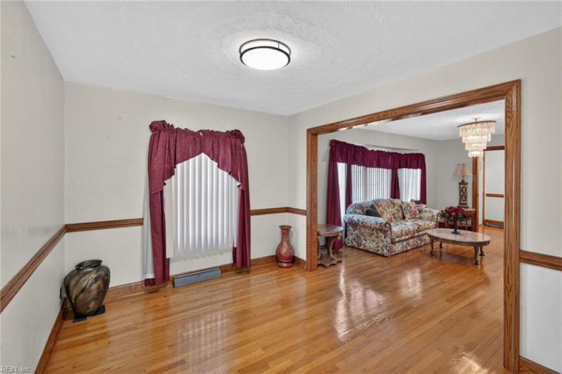 Photo 10 of 37 residential for sale in Portsmouth virginia
