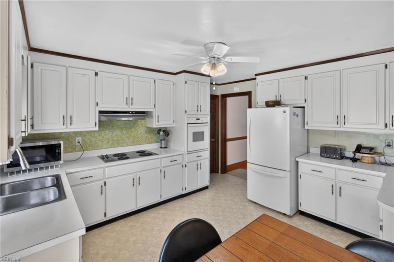 Photo 19 of 37 residential for sale in Portsmouth virginia