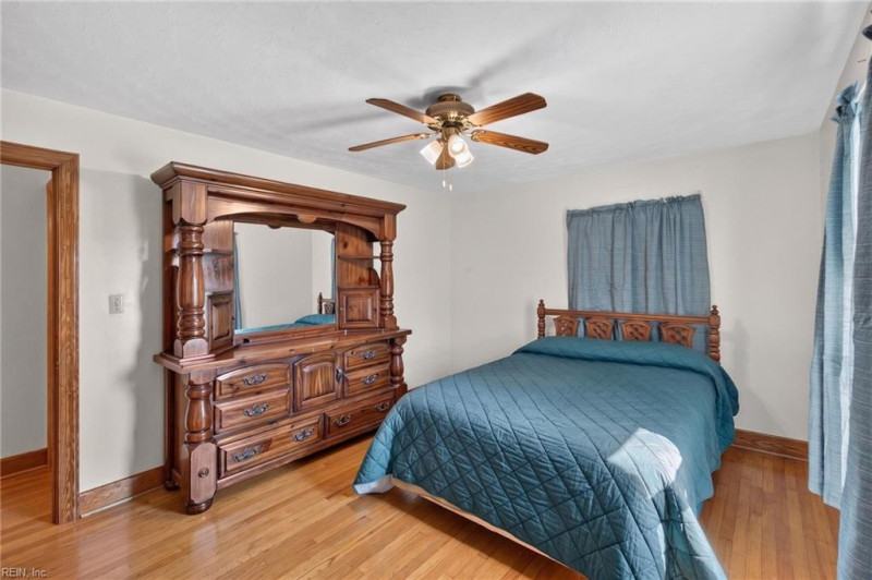 Photo 26 of 37 residential for sale in Portsmouth virginia
