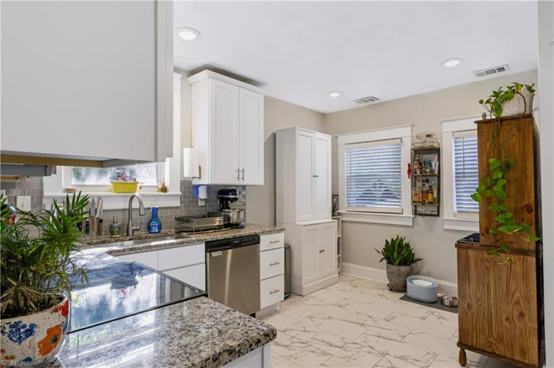 Photo 12 of 48 residential for sale in Norfolk virginia