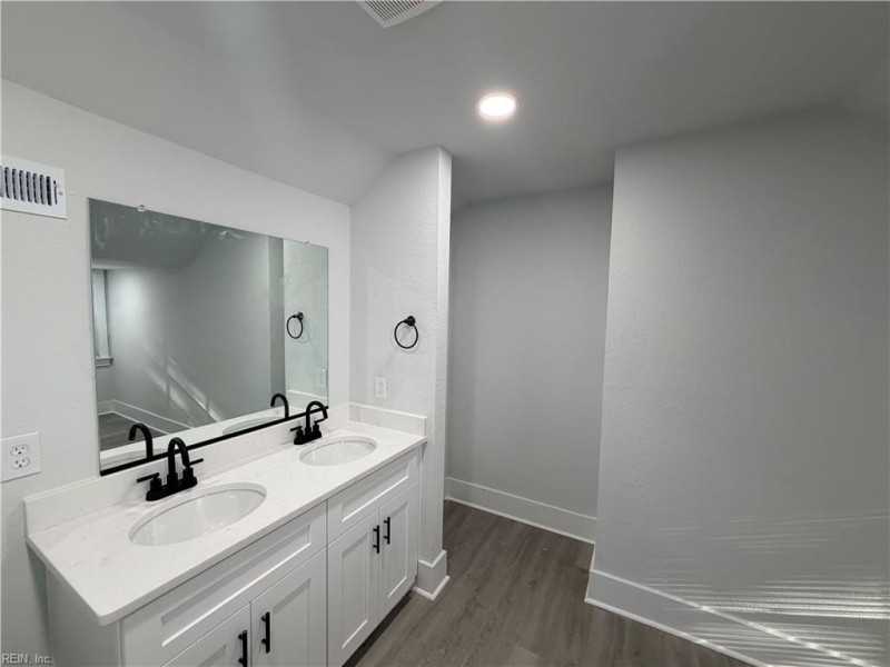 Photo 11 of 20 residential for sale in Portsmouth virginia