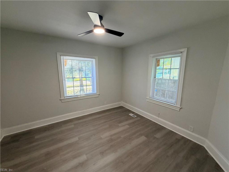 Photo 13 of 20 residential for sale in Portsmouth virginia