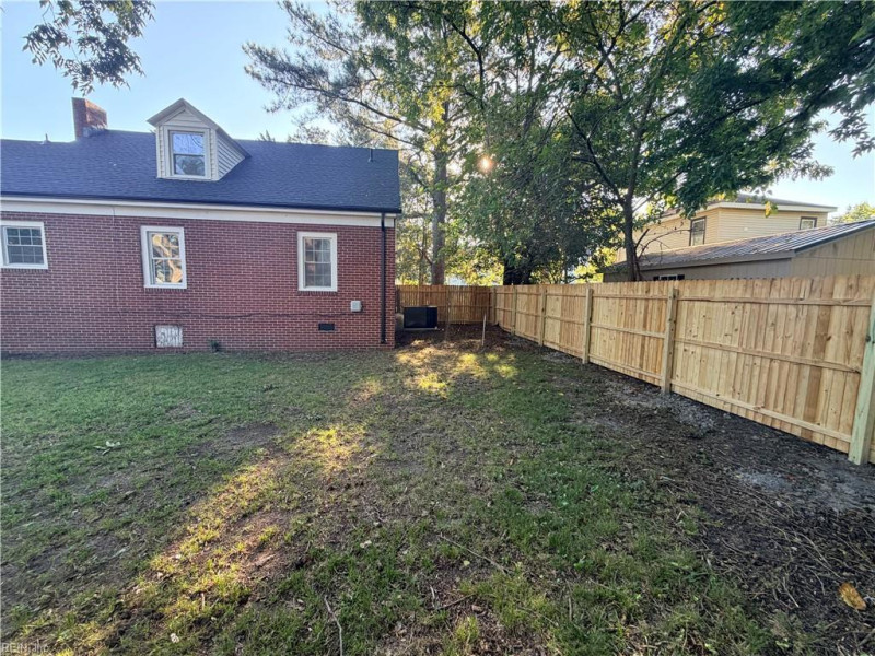 Photo 18 of 20 residential for sale in Portsmouth virginia
