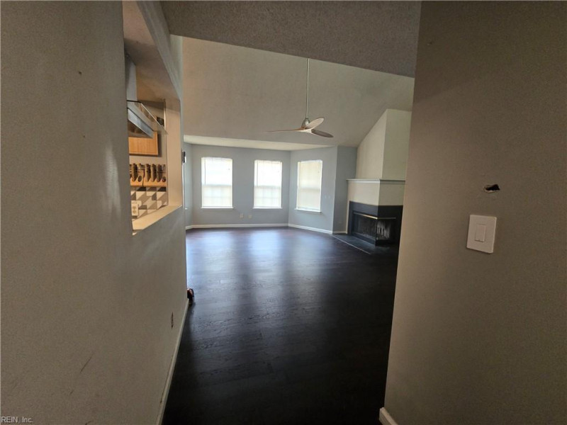 Photo 4 of 9 residential for sale in Virginia Beach virginia