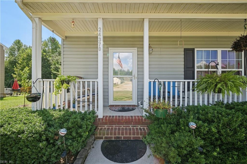 Photo 5 of 48 residential for sale in Isle of Wight County virginia